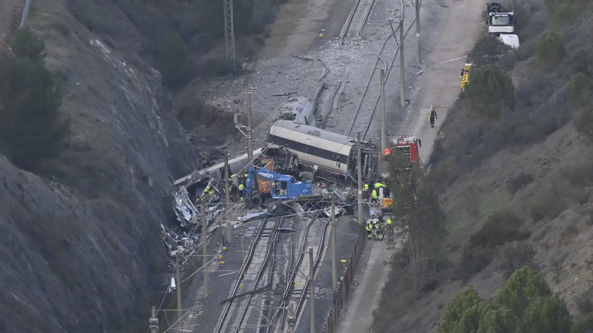 
                    Últimos destroços das carruagens do comboio Alvia já foram retirados
                
