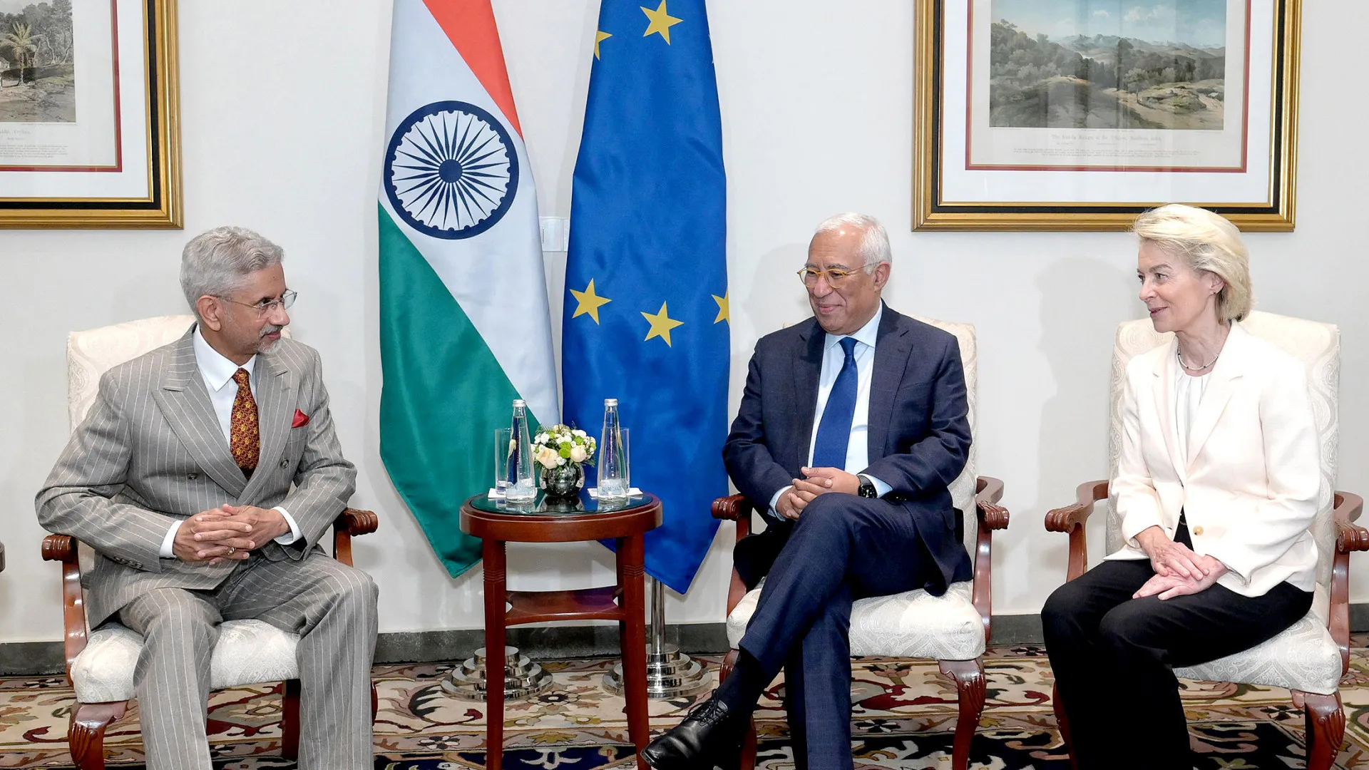 
                    Costa e von der Leyen reúnem-se com MNE indiano para prepararem acordo
                