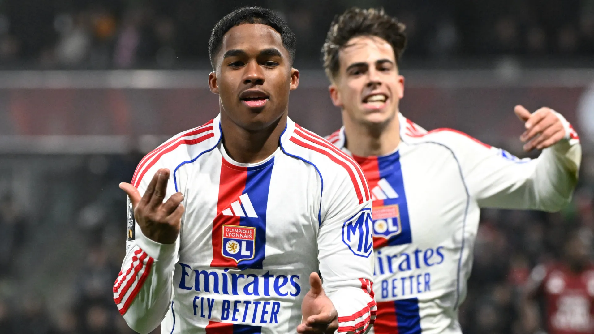 
                    Lyon vence Metz com hattrick de Endrick e Paulo Fonseca sorri
                