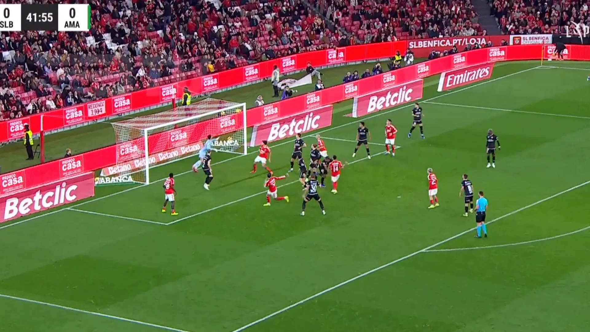 
                    O Estádio da Luz vibrou com este golo de Pavlidis no Benfica-Estrela
                