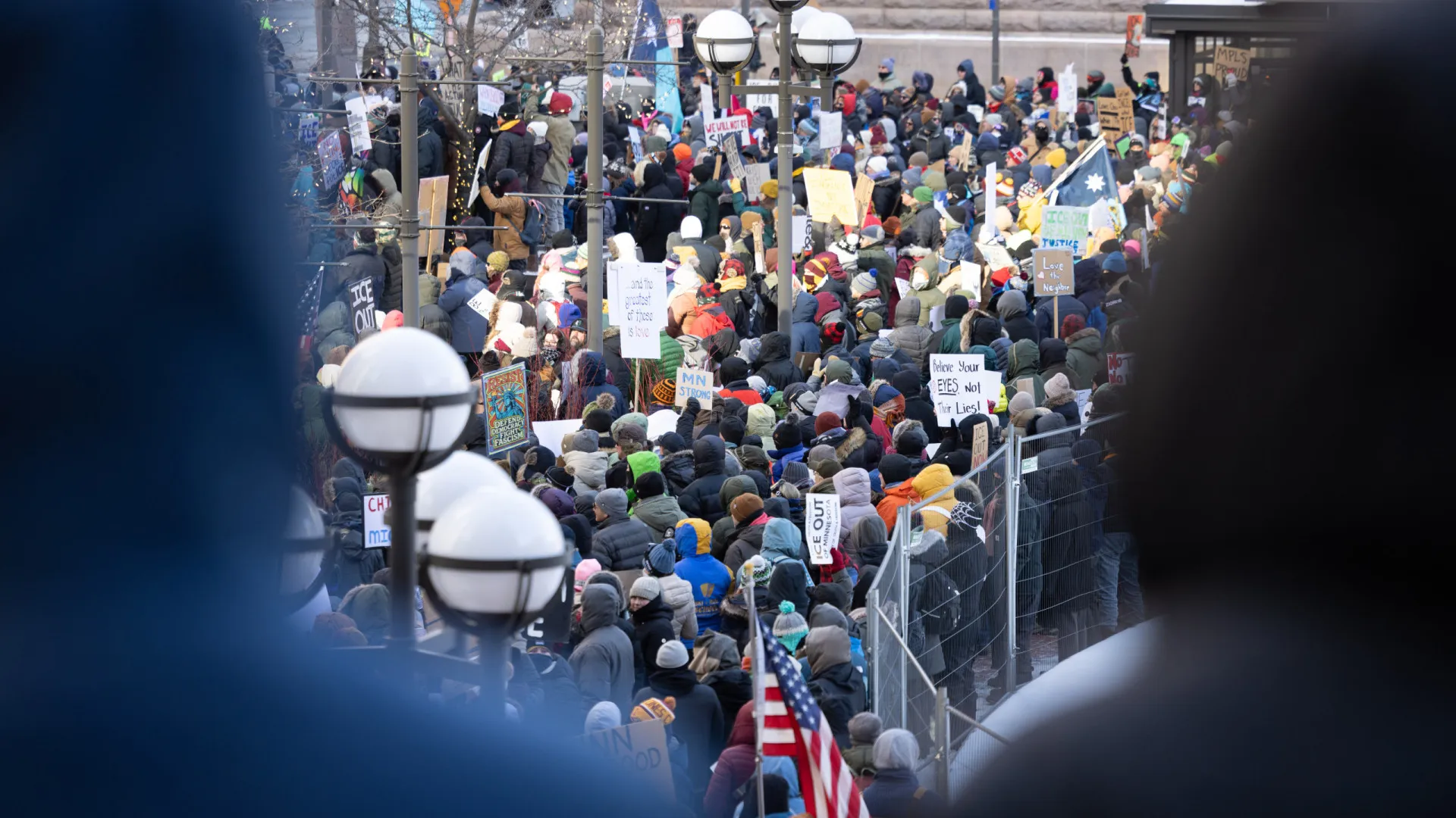 
                    Eurodeputado polaco aplaude duas mortes provocadas pelo ICE em Minneapolis
                