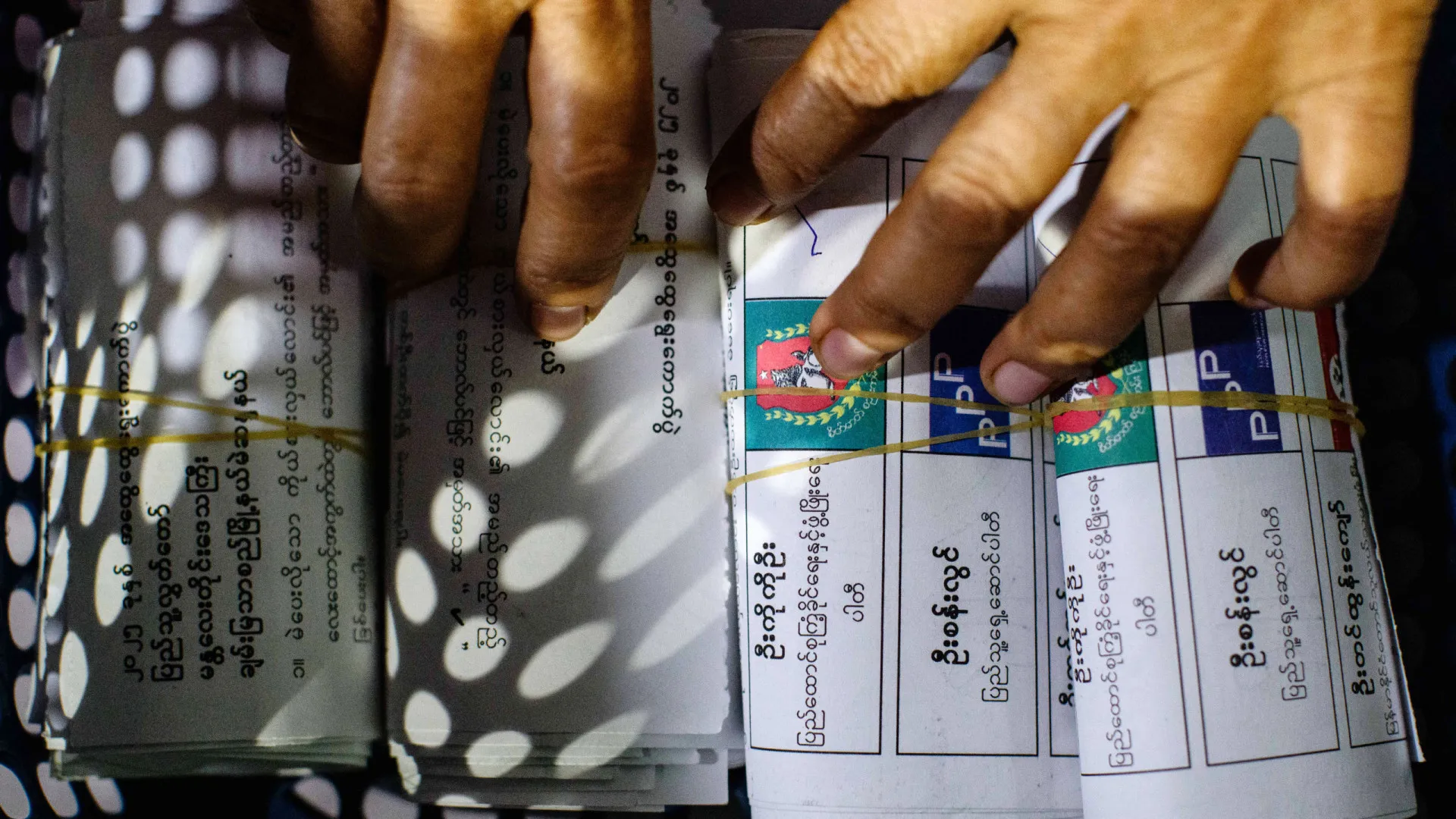 
                    Partido pró-junta militar em Myanmar reivindica vitória nas legislativas
                