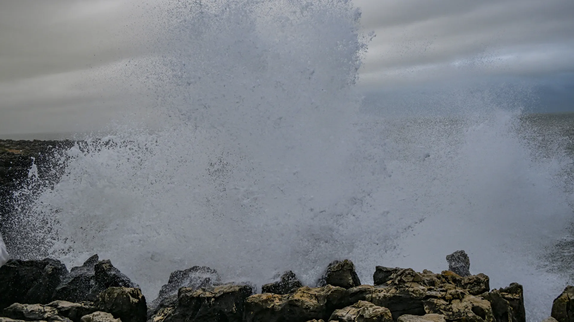 
                    Capitania do Funchal prolonga avisos para a Madeira até terça-feira
                