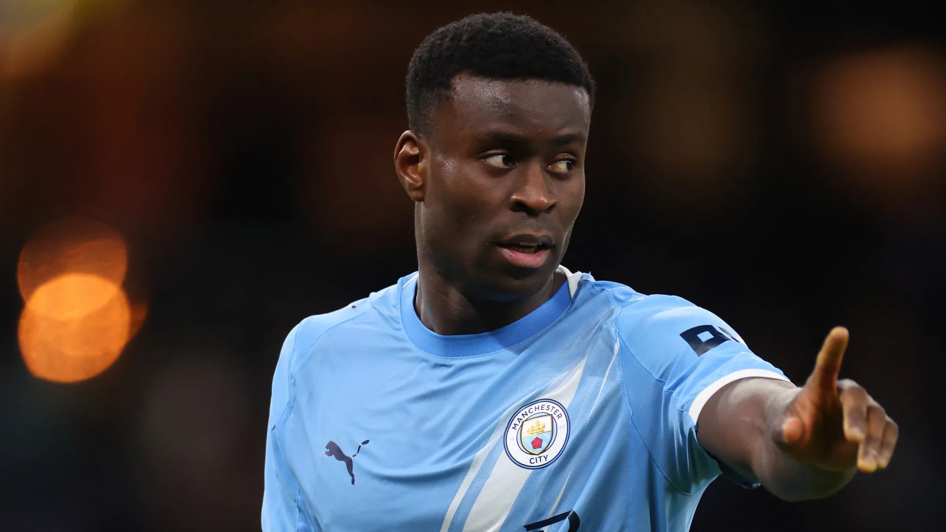 
                    Marc Guéhi revela por que acabou no Manchester City e não no Liverpool
                