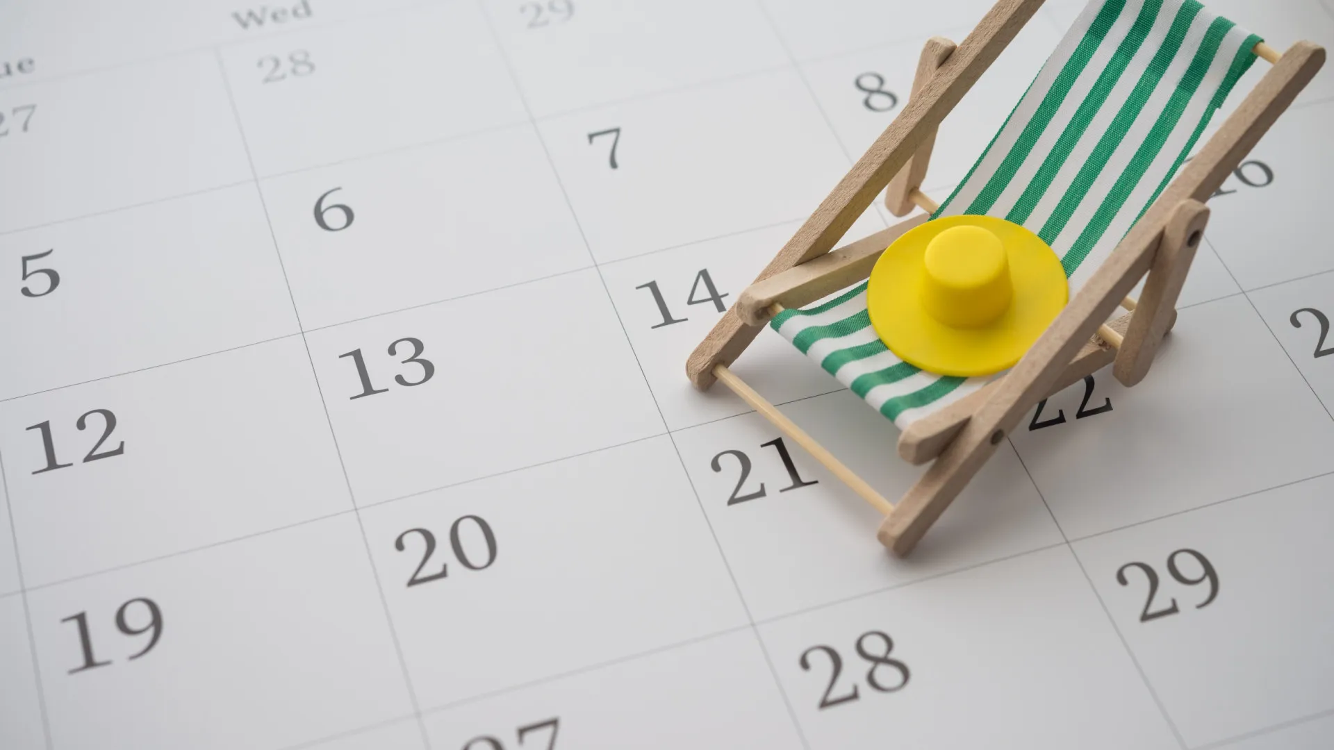 
                    Se todos quiserem férias em agosto... Na falta de acordo, quem decide?
                