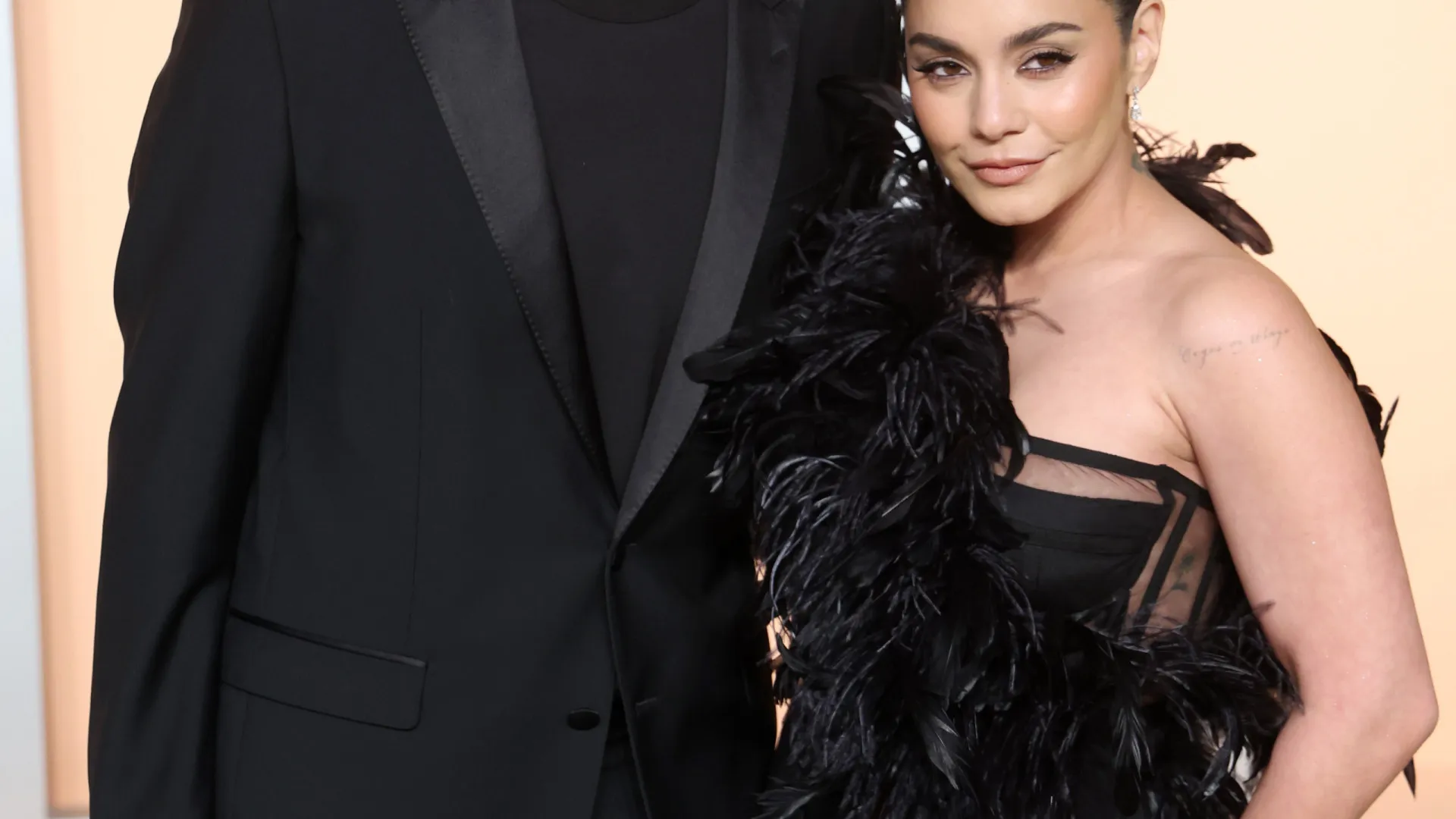 
                    Surpresa! Marido de Vanessa Hudgens revela sexo dos filhos
                