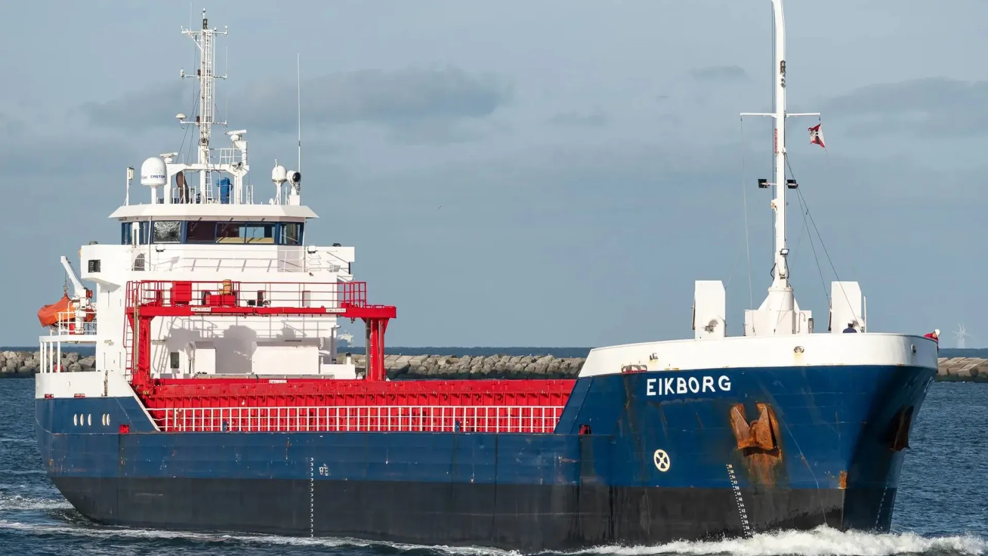 
                    Estado do mar impossibilita reboque de cargueiro na Figueira da Foz
                