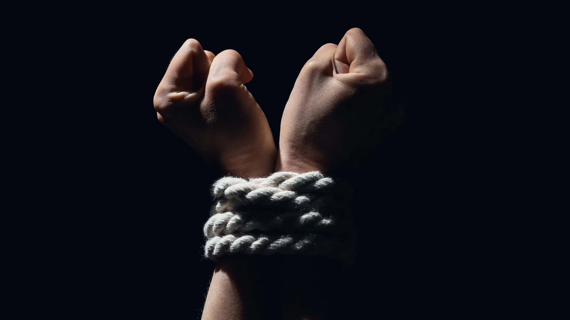 
                    Homem encontrado amarrado em Lamego. Será suspeito de atirar ácido a ex
                