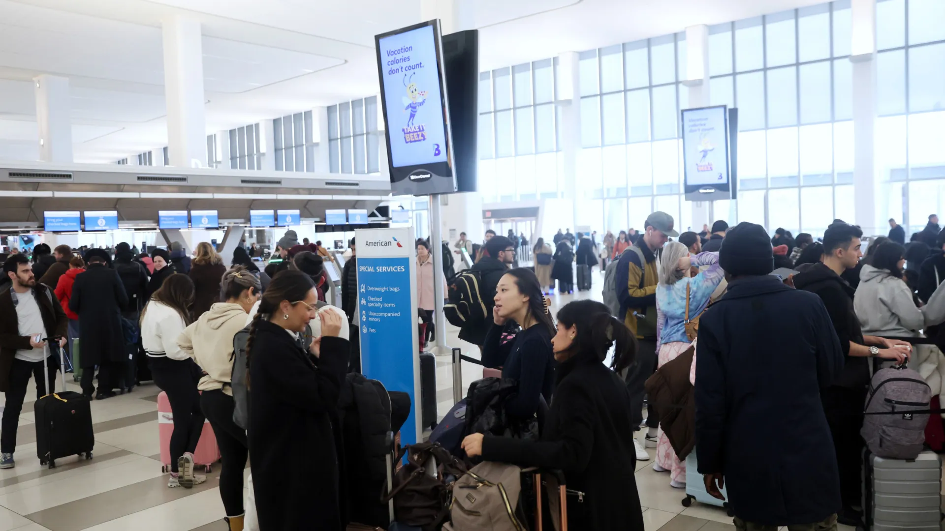 
                    Mais de 19.000 voos cancelados desde sábado nos EUA devido à tempestade
                