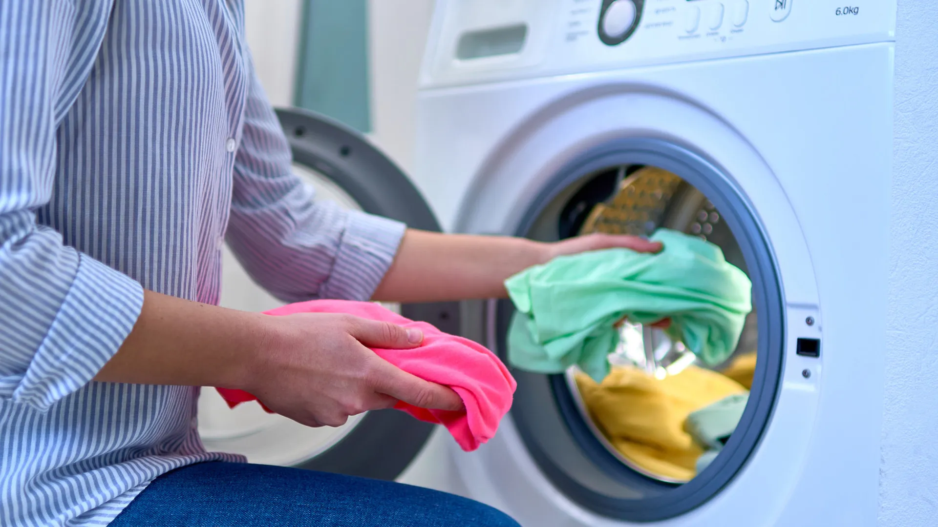 
                    Pare de lavar estas oito coisas com água fria na máquina
                