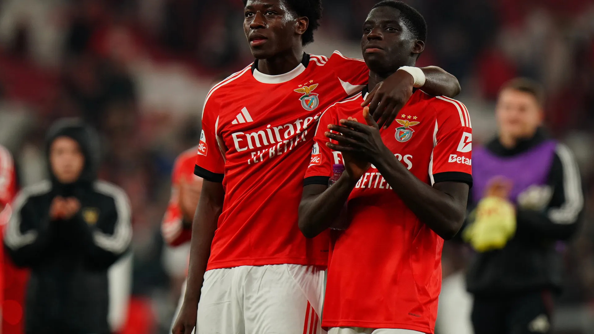 
                    Quem são Anísio e Banjaqui, os miúdos que brilharam no Benfica-Estrela?
                