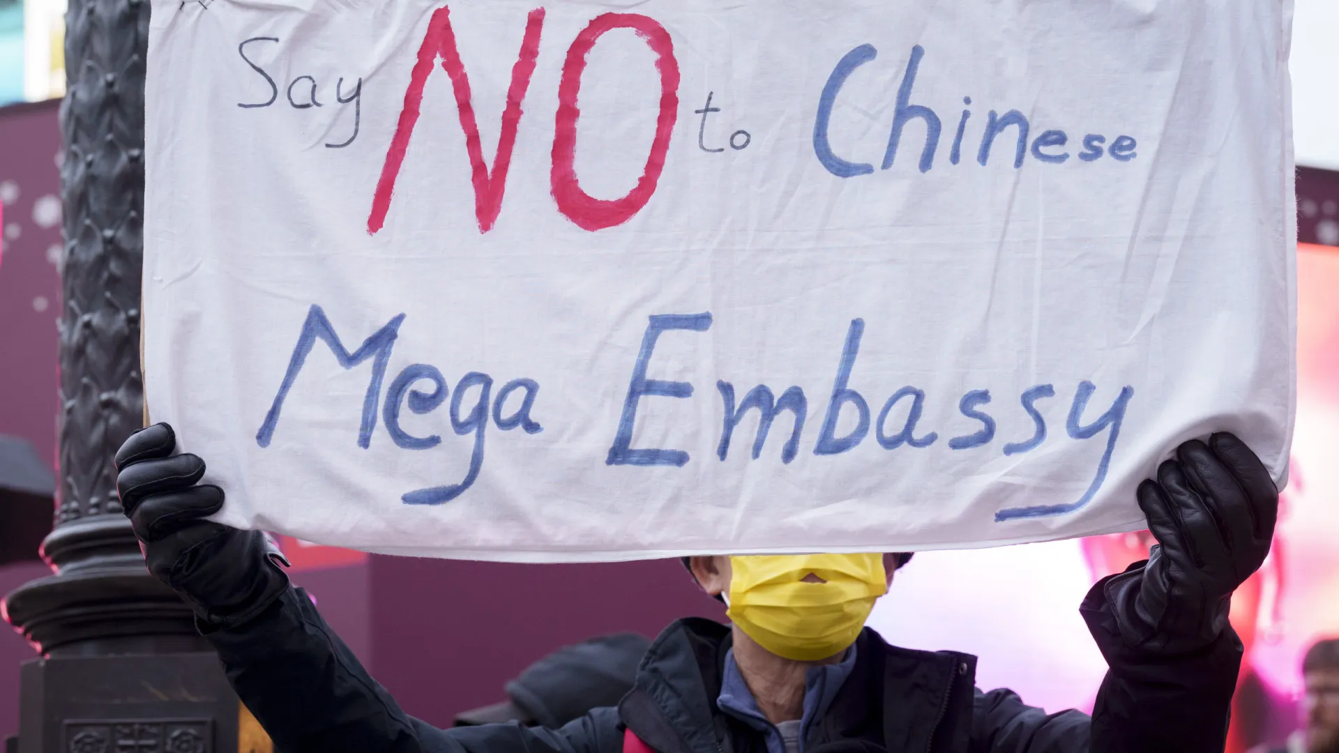 
                    China pirateou telemóveis de gabinete do primeiro-ministro britânico
                