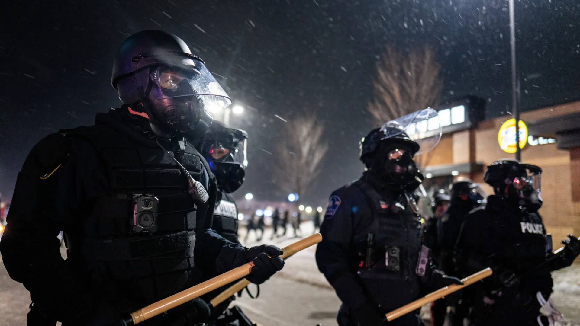 
                    Governo dos EUA e Minnesota debatem em tribunal operação anti-imigração
                