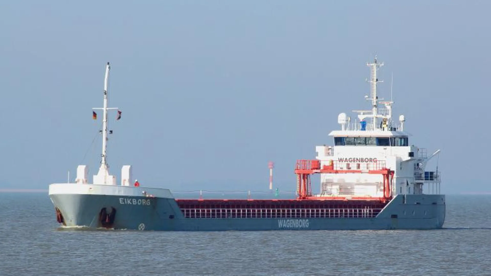 
                    Rebocador norueguês vai retirar cargueiro à deriva esta 3.ª-feira à noite
                