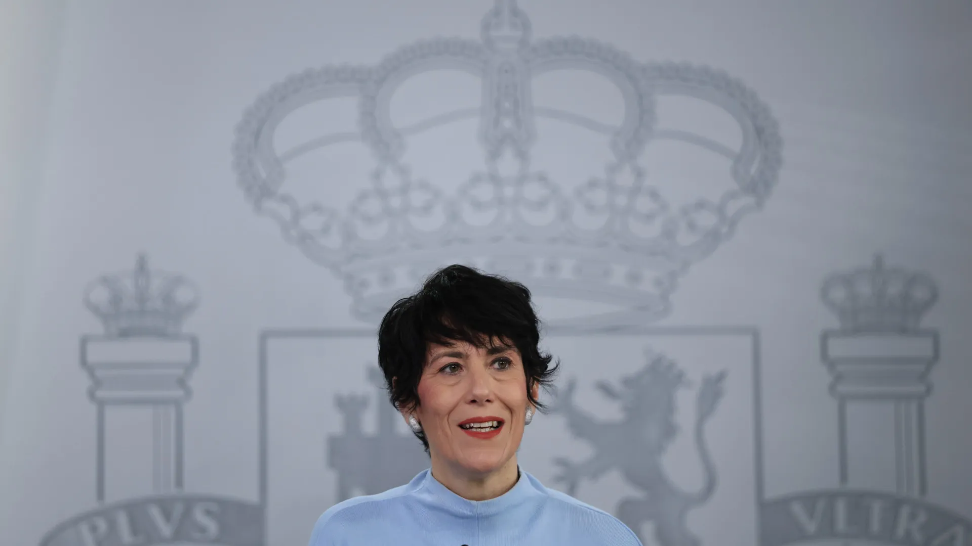 
                    Espanha vai regularizar meio milhão de imigrantes
                