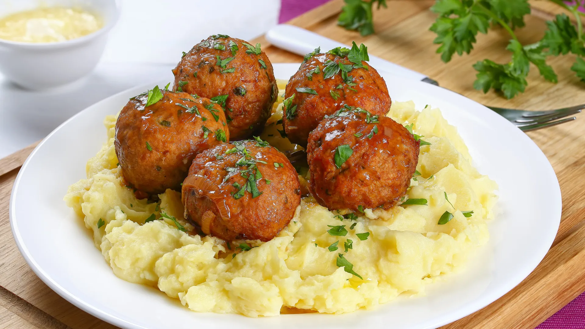 
                    Aprenda a fazer esta receita de almôndegas do chef Henrique Sá Pessoa 
                