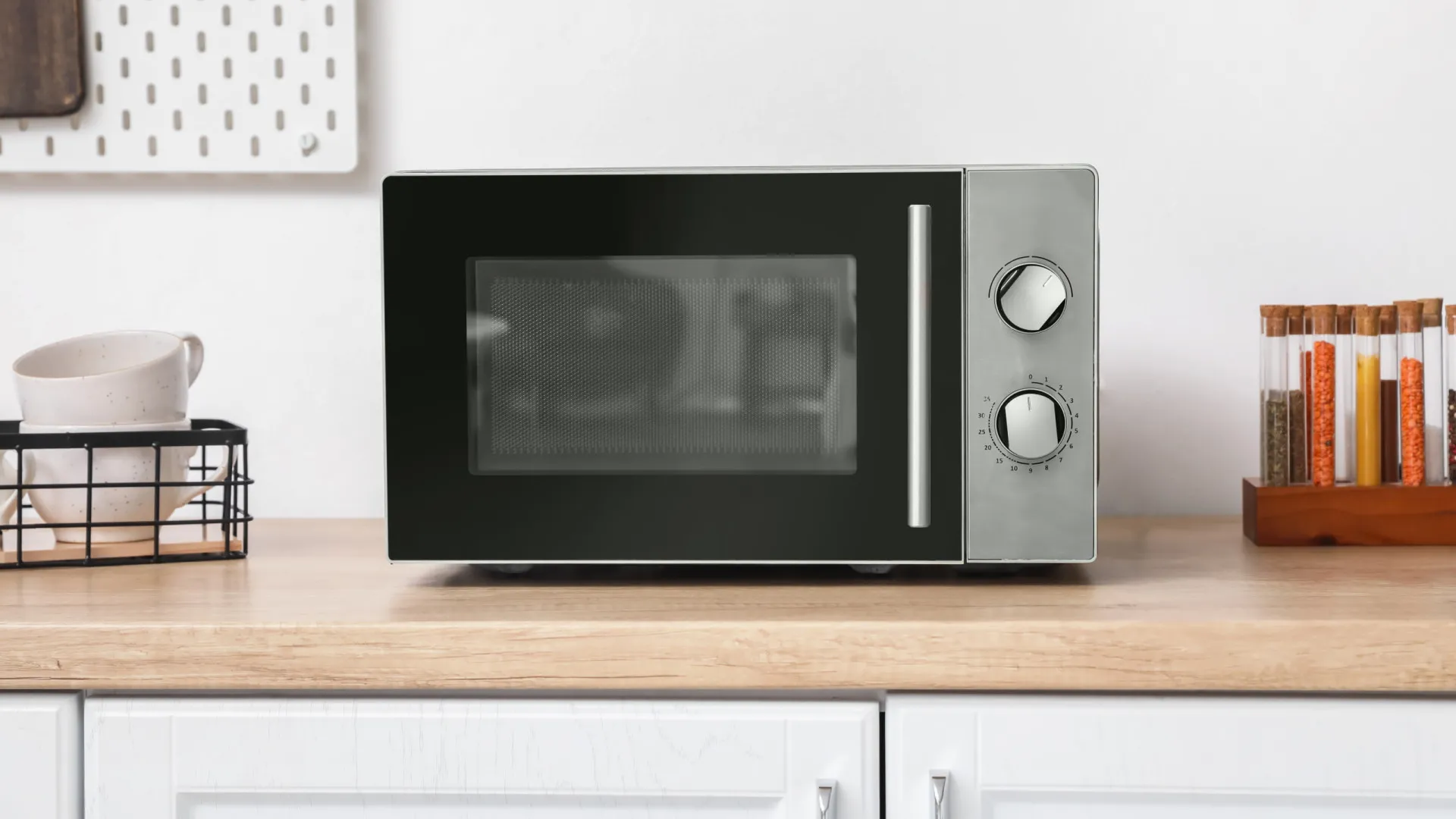 
                    Tome atenção! Este hábito comum pode estragar o seu micro-ondas
                