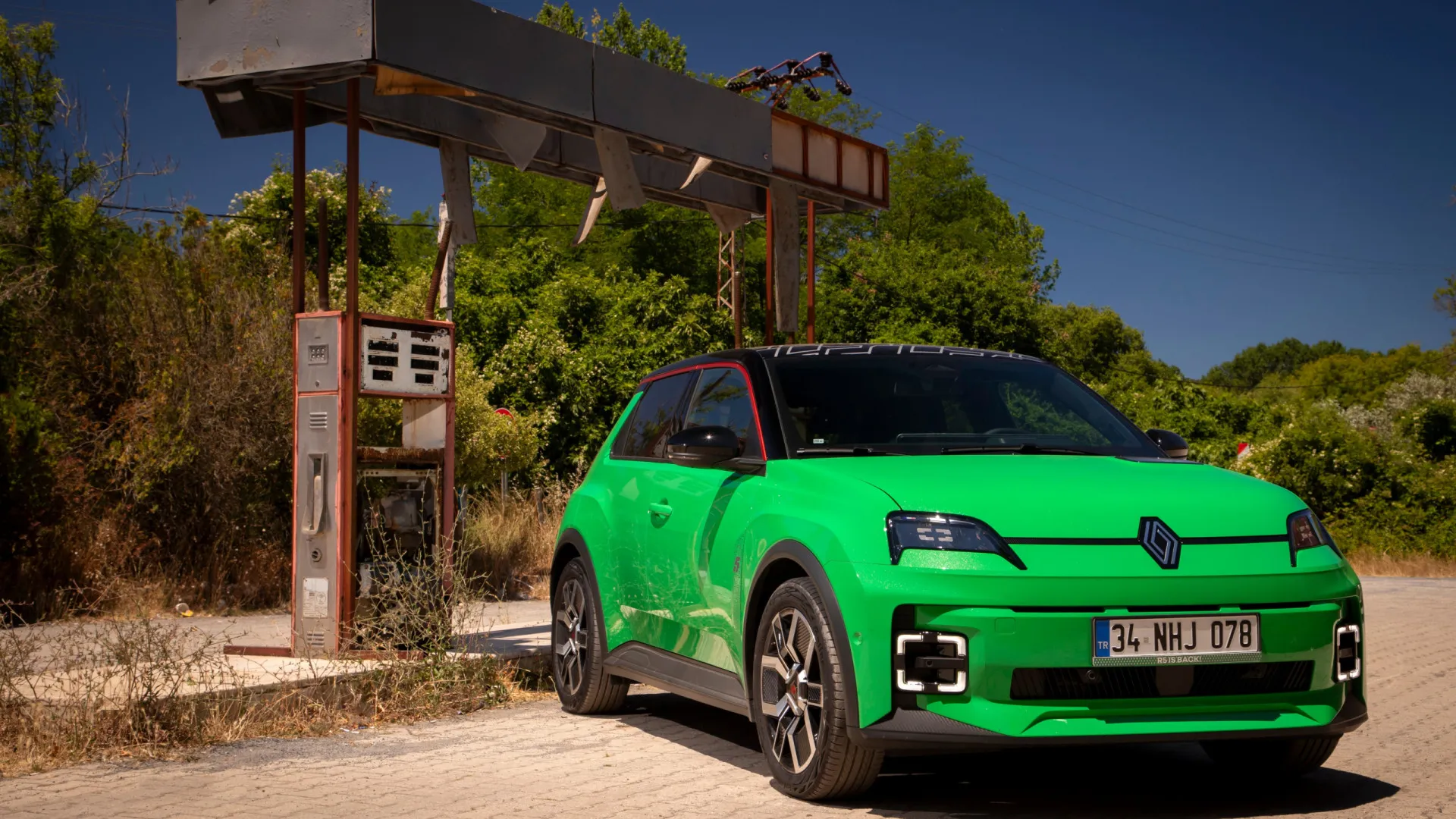 
                    Europa vendeu mais carros elétricos do que a gasolina pela primeira vez
                