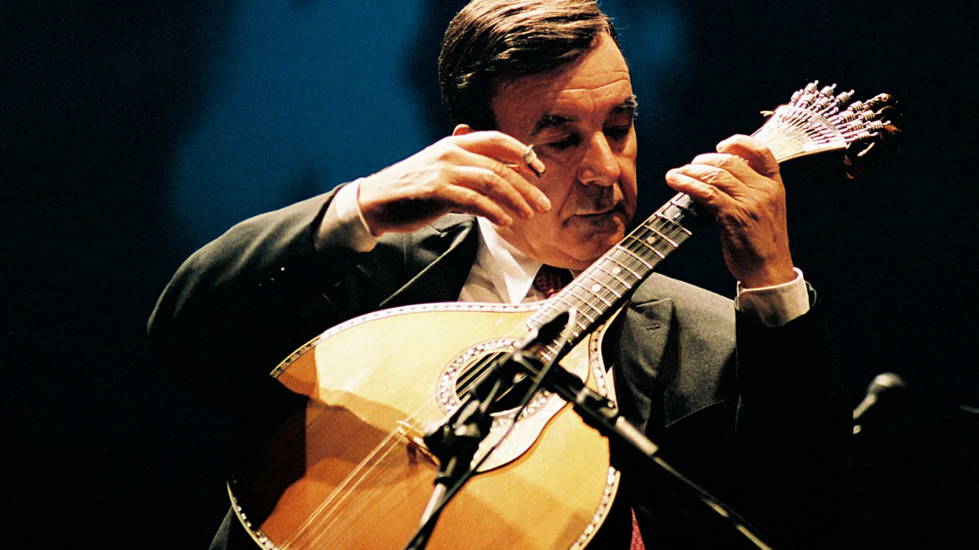 
                    António Chaínho: Exéquias do guitarrista têm início hoje às 18h00
                