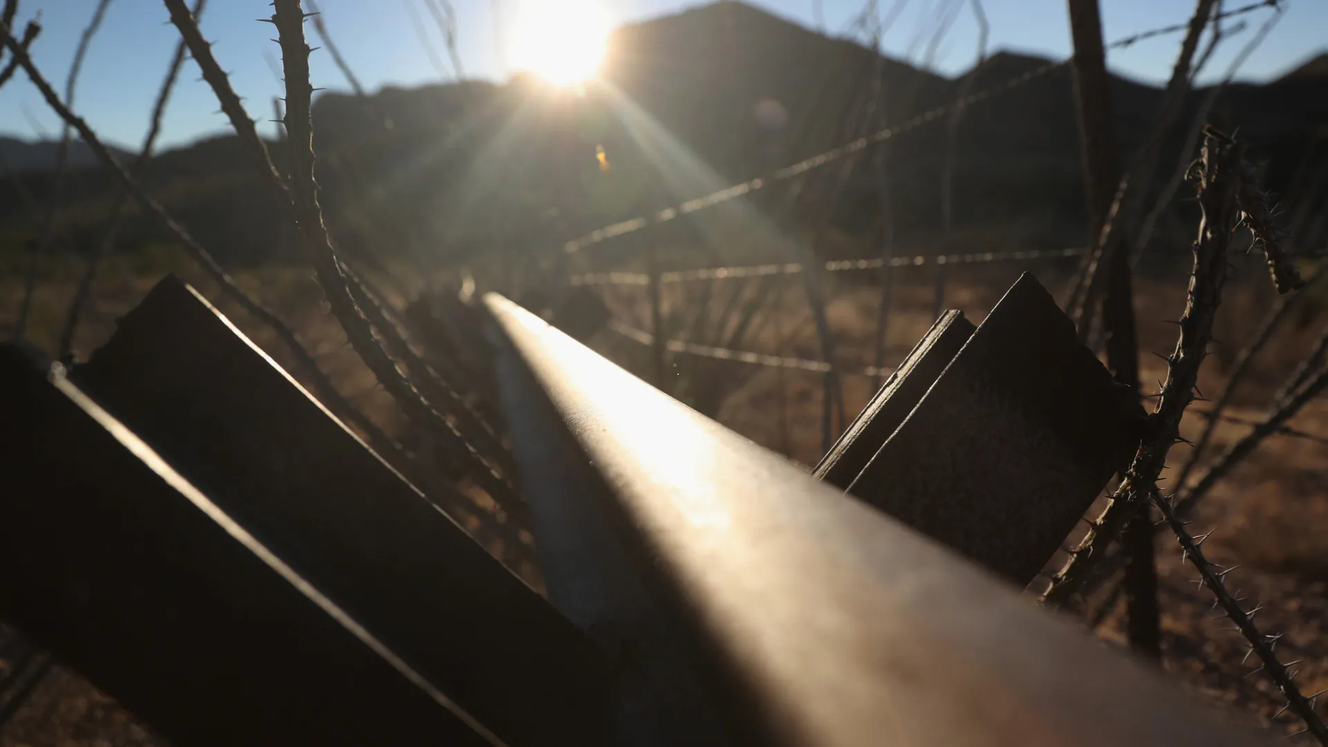 
                    Pessoa em estado crítico após tiroteio junto à fronteira dos EUA
                