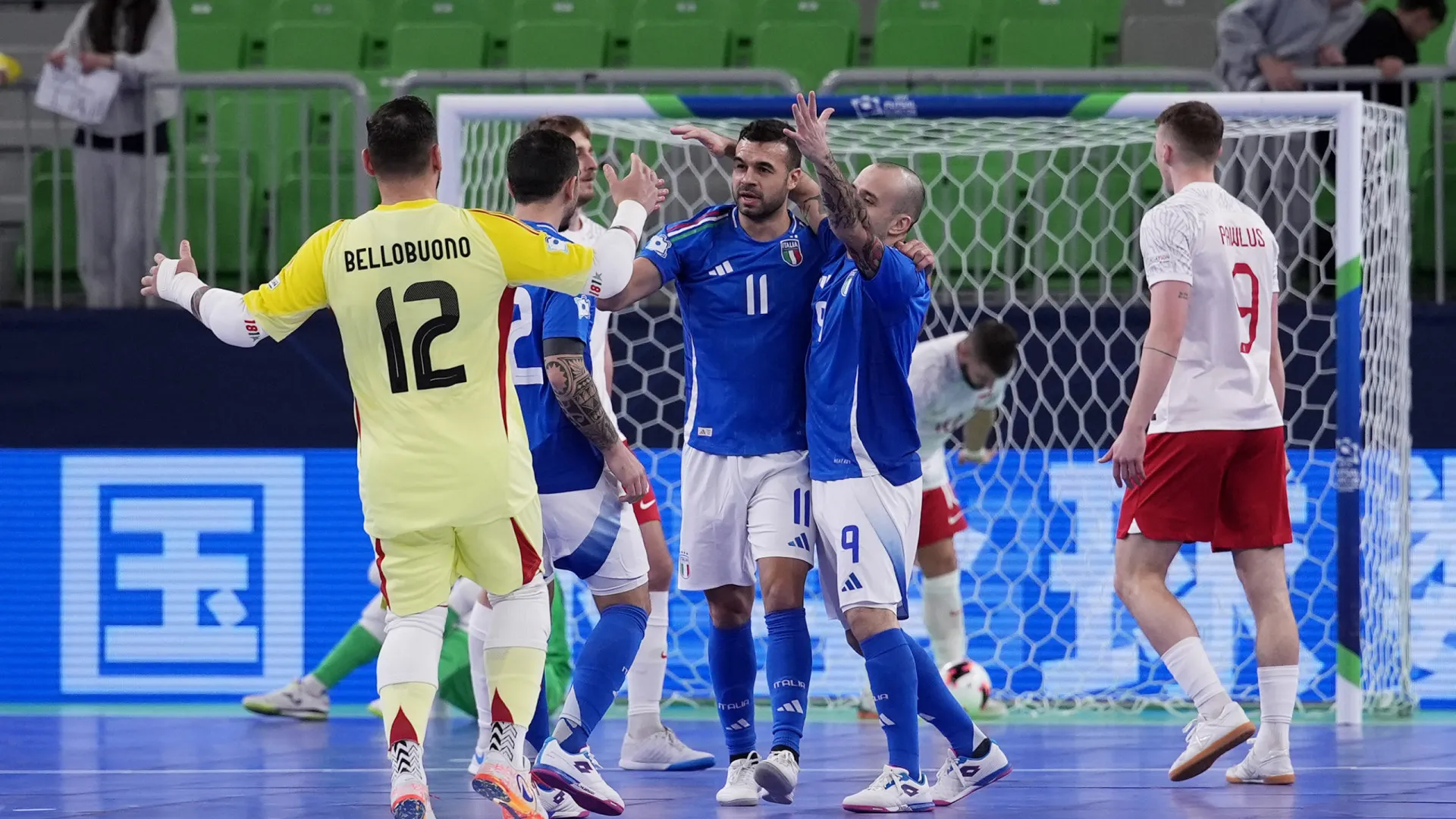 
                    Itália vence e Portugal segue para os 'quartos' como primeiro do grupo
                