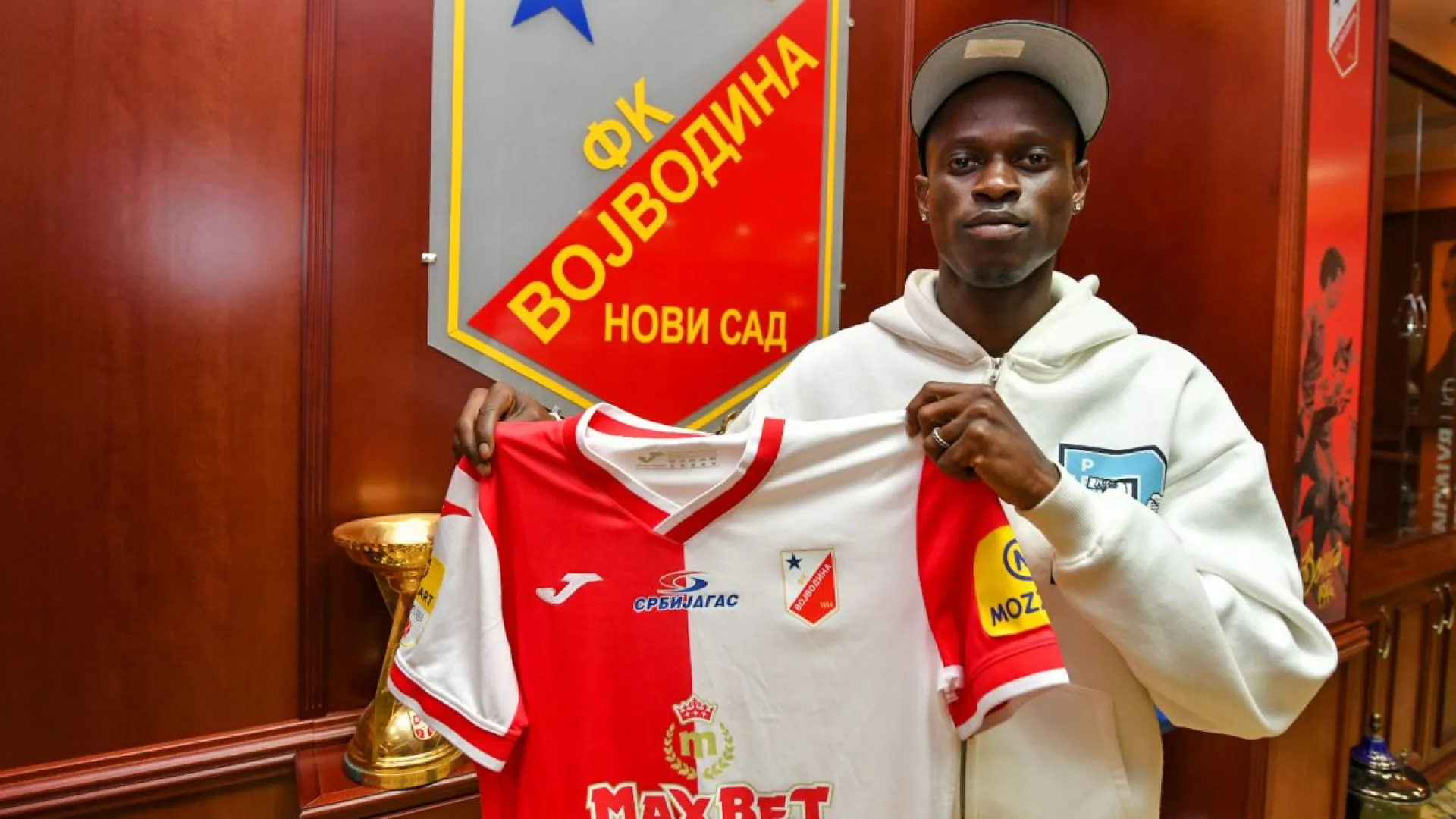 
                    Oficial: Vitória SC empresta extremo Vando Félix aos sérvios do Vojvodina
                