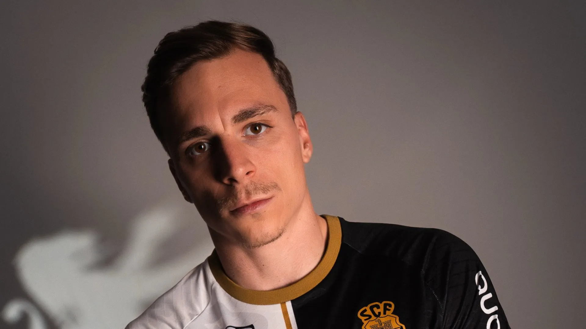 
                    Oficial: Alex Pinto e esloveno Gal Kranjcic reforçam Farense
                