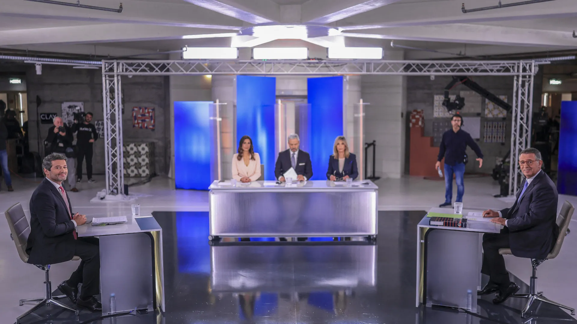 
                    Seguro abdicou de subvenção vitalícia, Ventura quer mudar Constituição
                