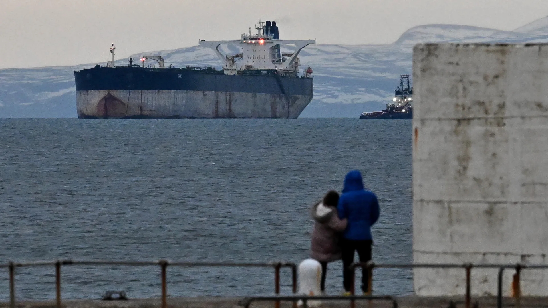 
                    Tripulação de petroleiro russo apreendido por EUA foi libertada
                