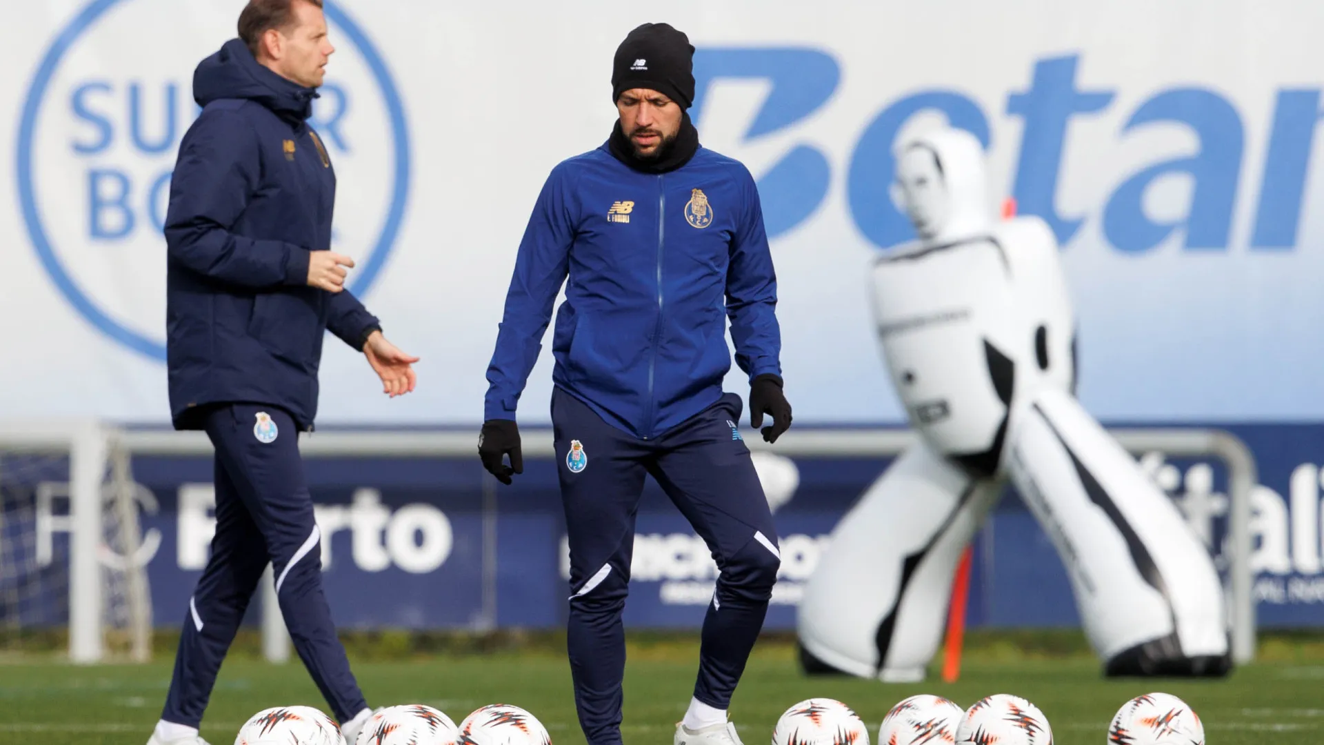 Nova contrariedade para Farioli a 48 horas do Estugarda-FC Porto