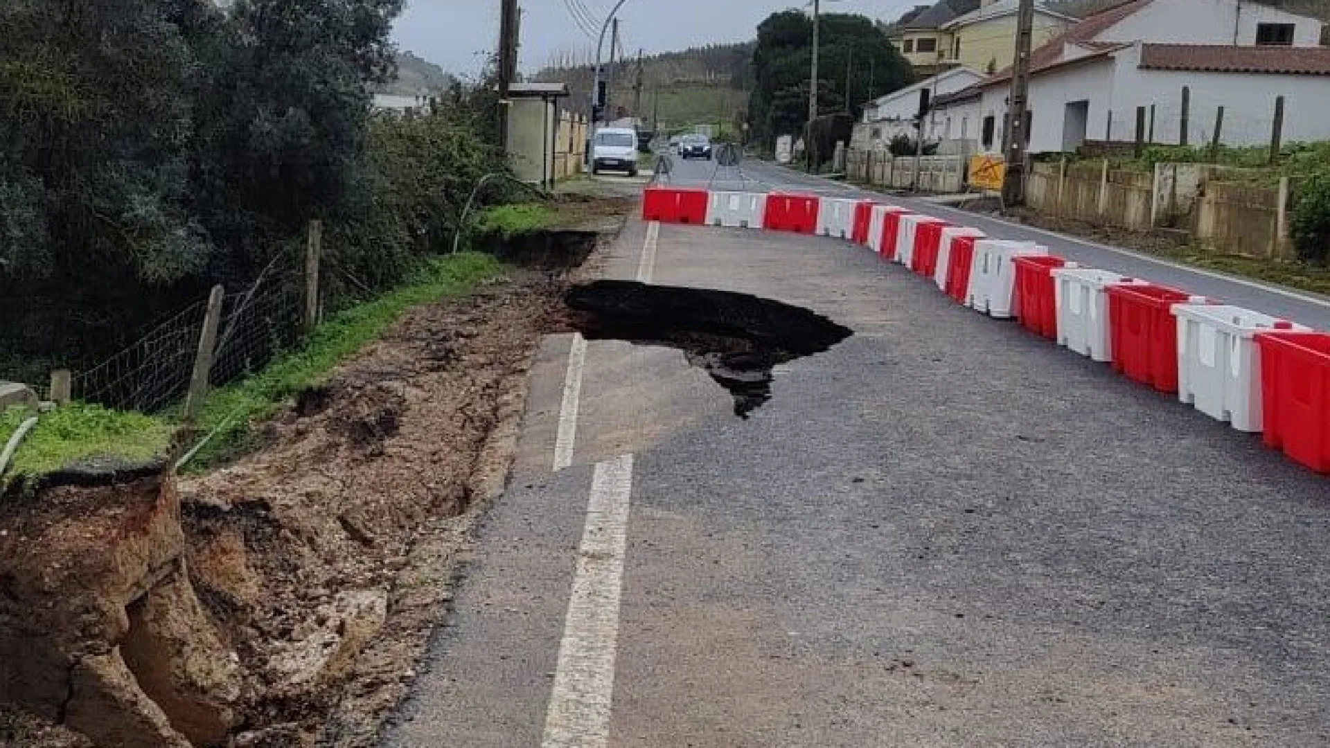 
                    Mau tempo provoca um desalojado no concelho da Lourinhã
                