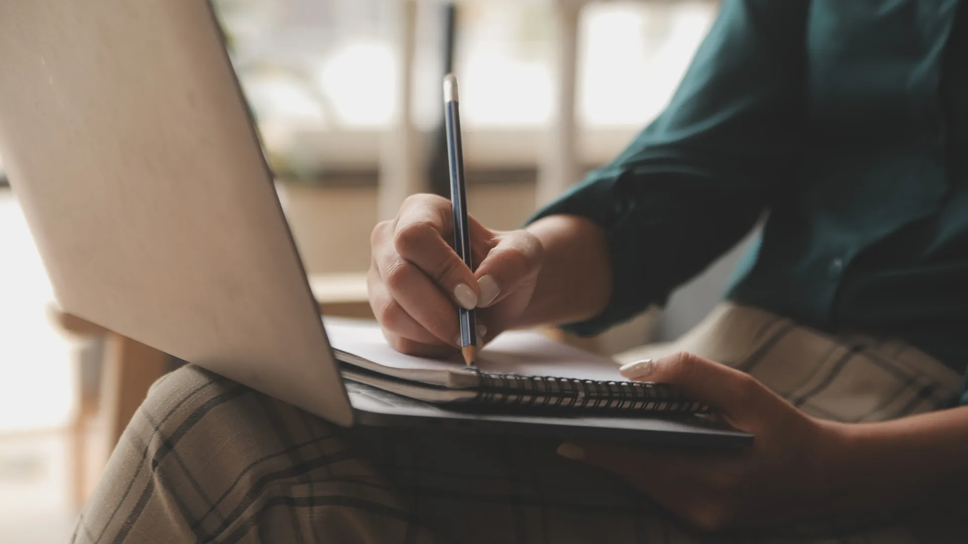 
                     Mau tempo justifica falta ao trabalho? Dia é pago? Deve ser compensado?
                