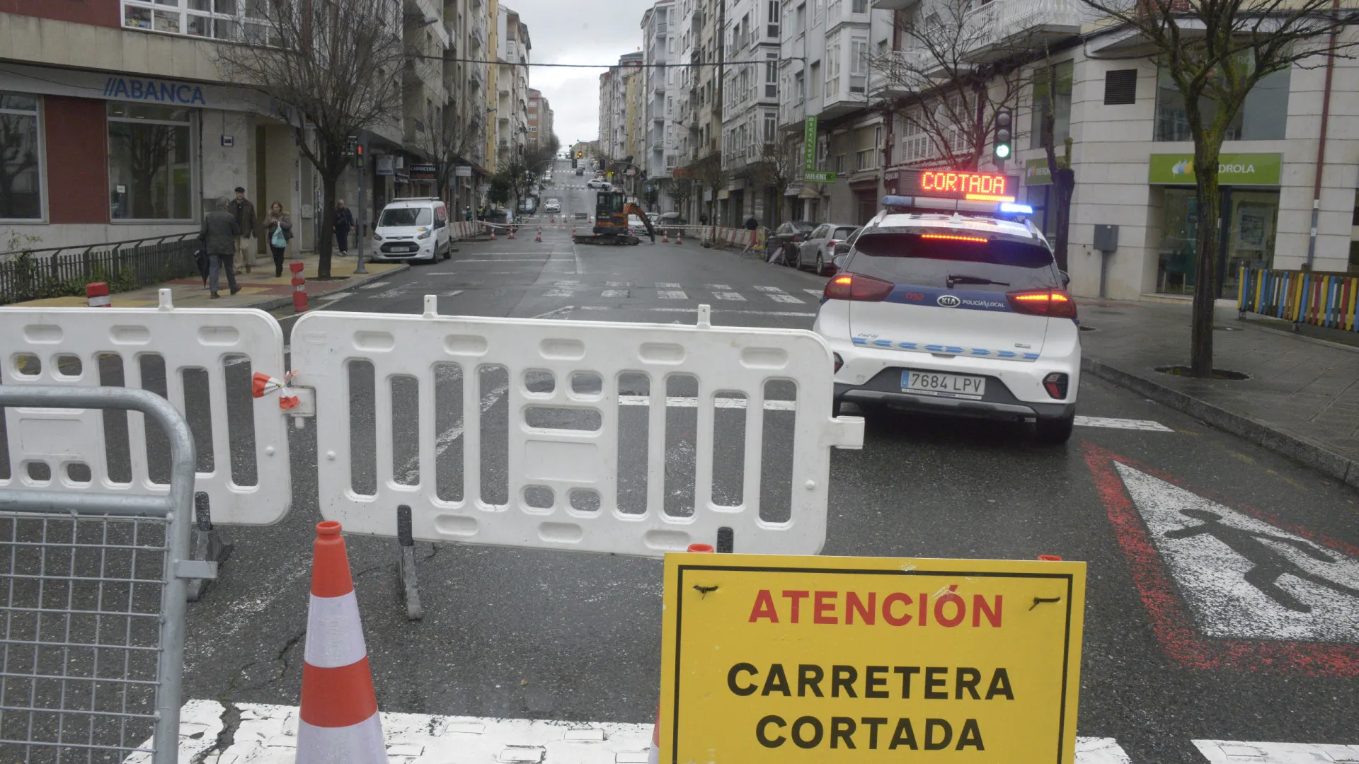 
                    Mau tempo em Espanha: Estradas cortadas, perturbações em comboios e escolas fechadas
                
