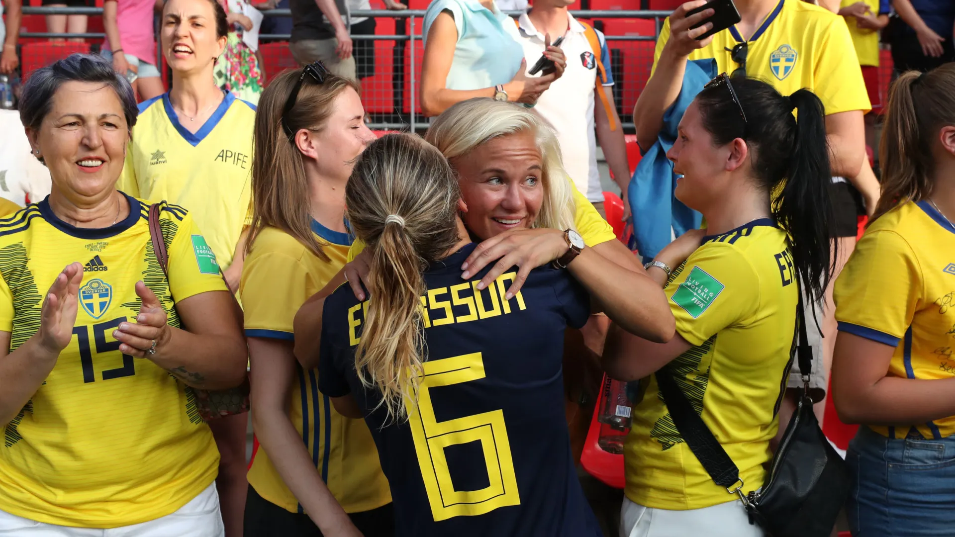 
                    Em Dia dos Namorados, estes são alguns casais que o futebol juntou
                