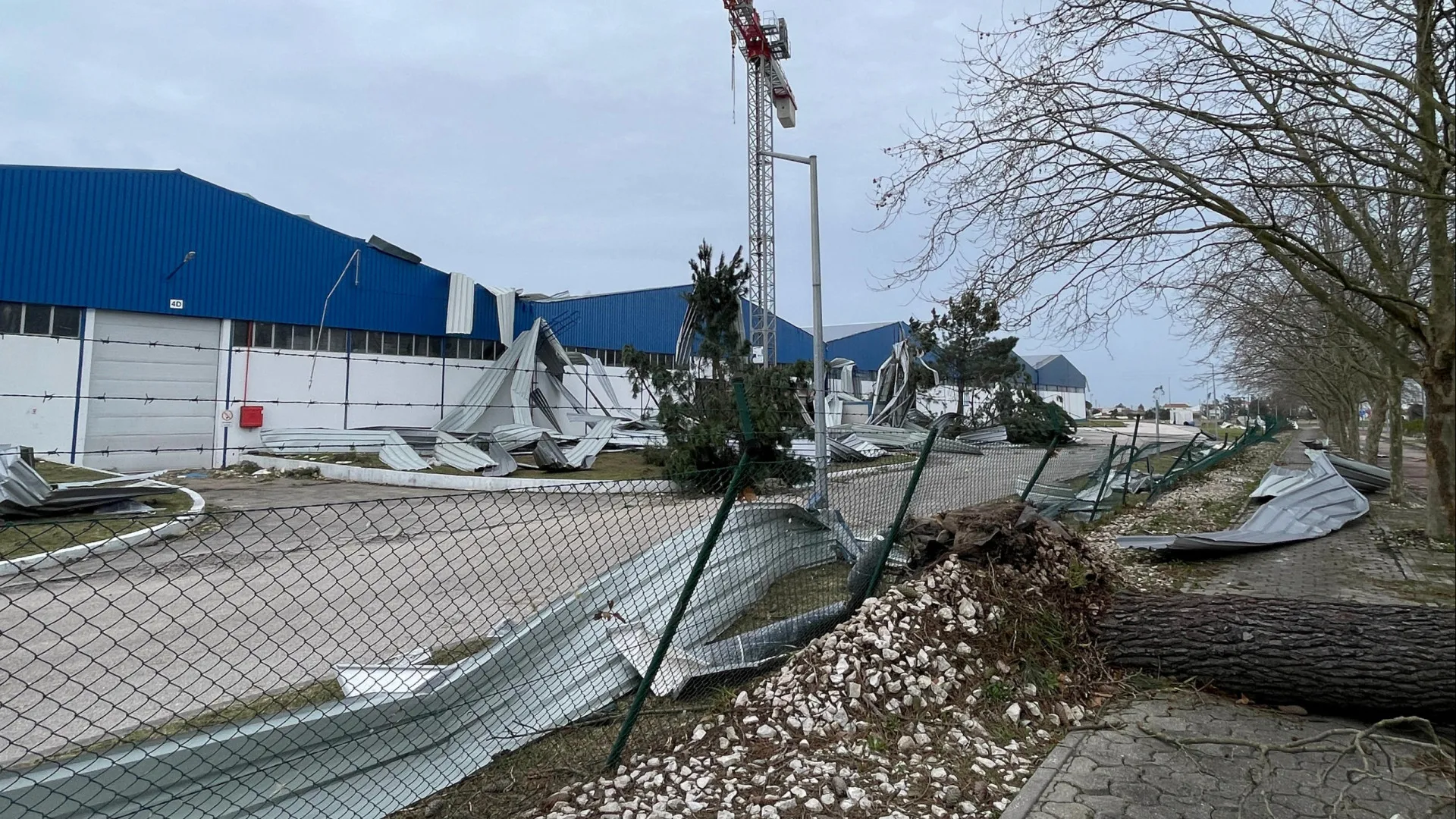 
                    Mau tempo: Kristin deixa 610 ocorrências no Médio Tejo
                