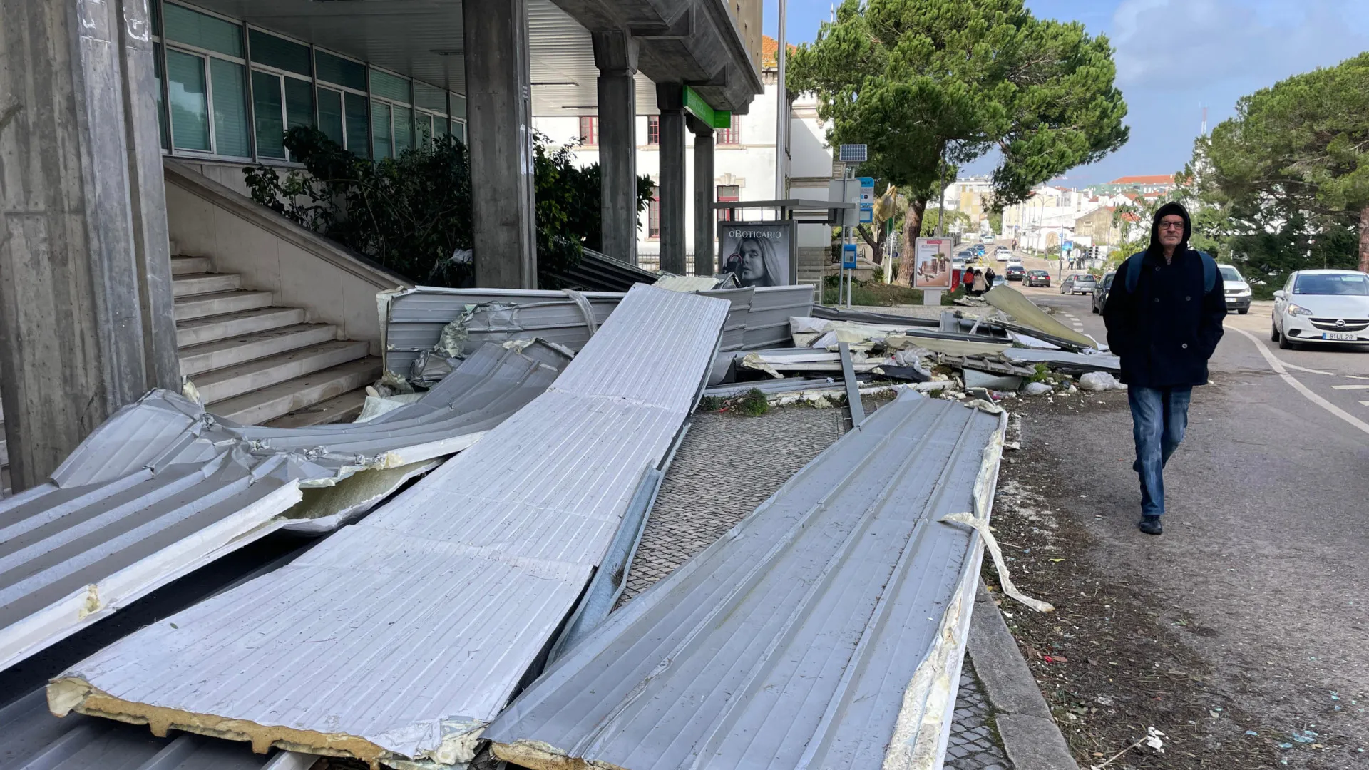 
                    Mais de 4 mil ocorrências e 24 estradas continuam condicionadas
                