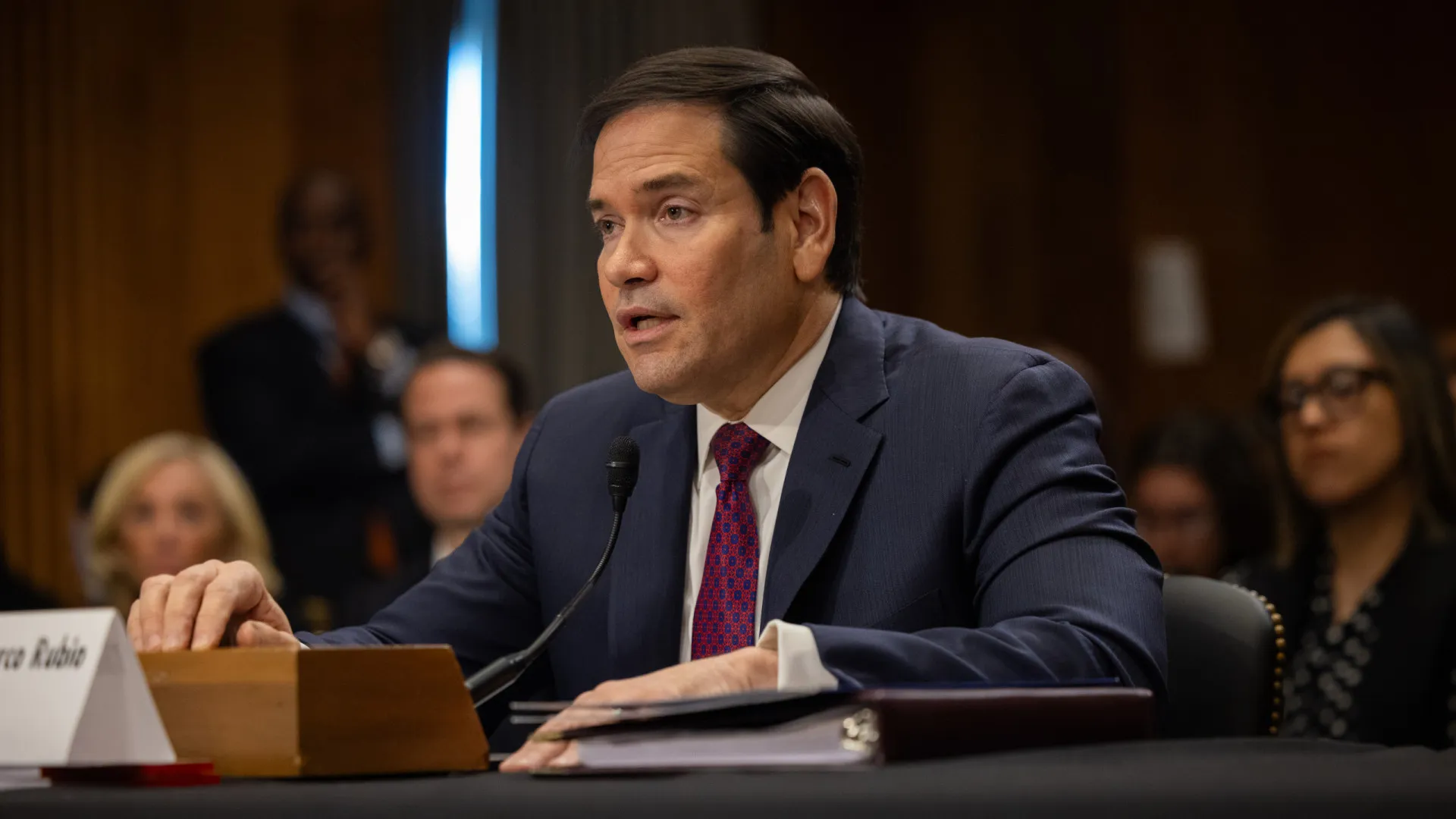 
                    Gronelândia: Rubio confiante em solução negociada após promessa de Trump
                