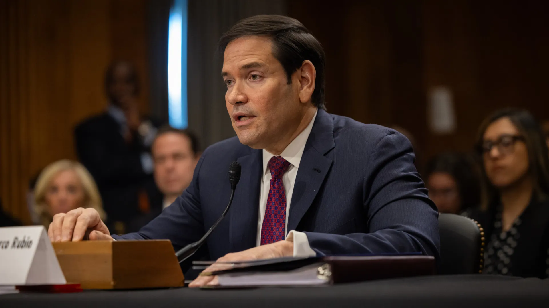 
                    Rubio considera insuficientes medidas de Cuba para atrair investimento
                