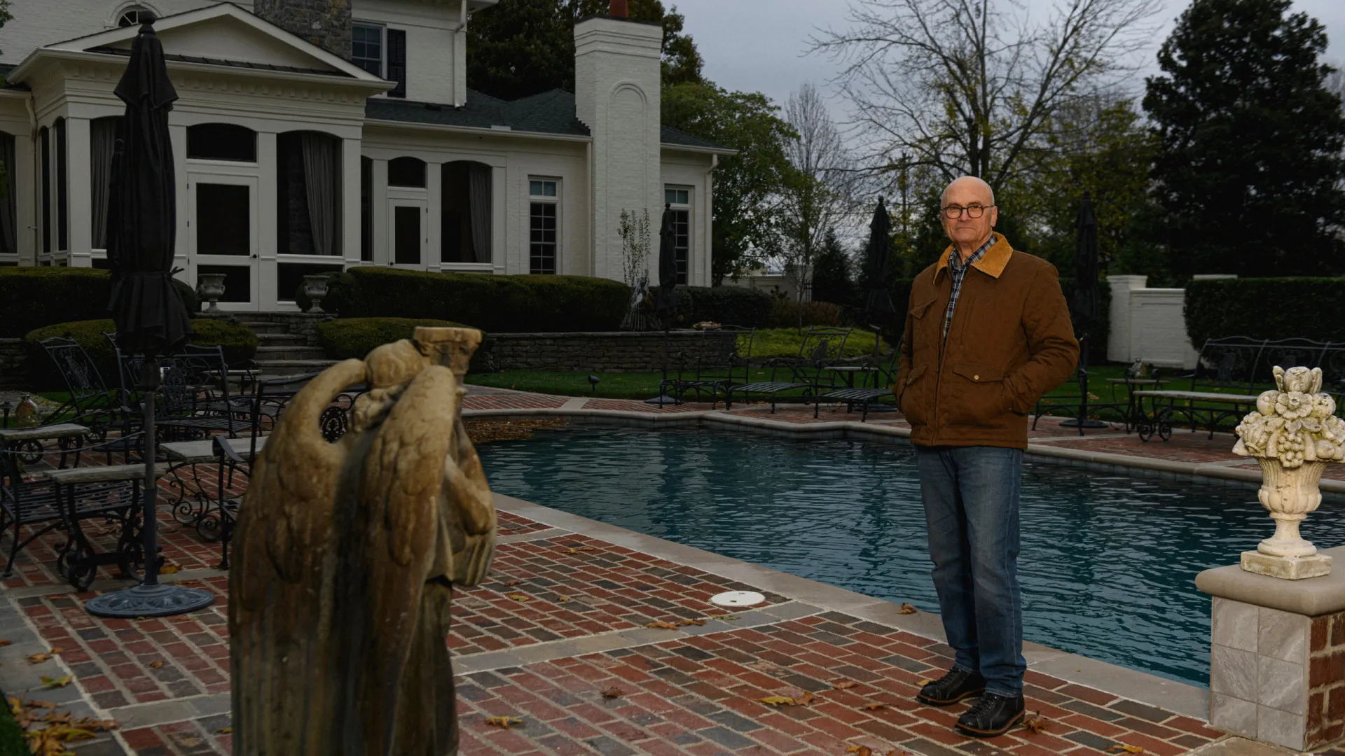 
                    Embaixador dos EUA insta UE a reduzir regulação sobre IA
                