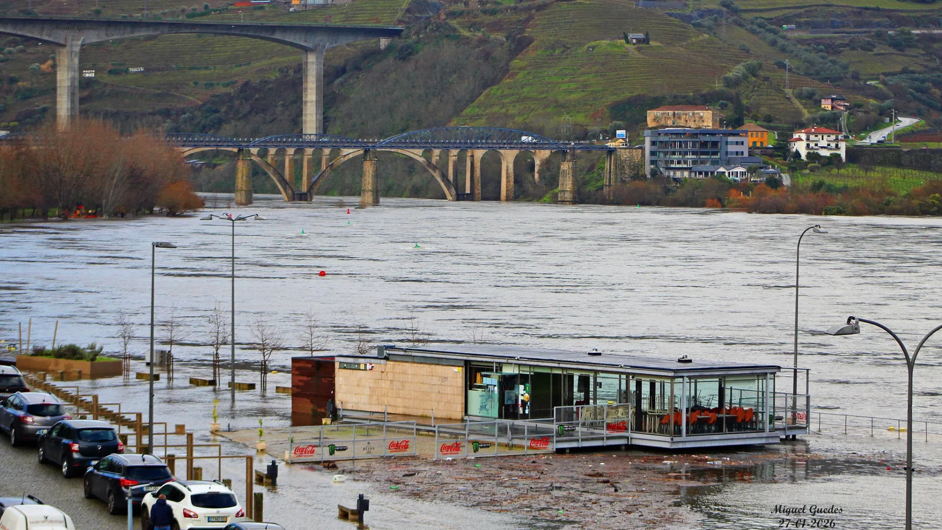 
                    Caudal do rio Douro voltou a subir ao final da tarde na Régua
                