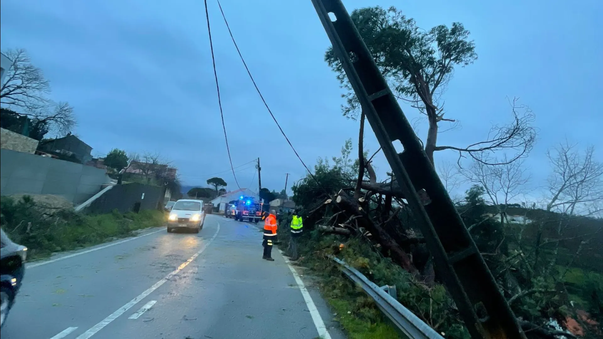 
                    Cerca de 30 pessoas retiradas de aldeias de Azambuja por perigo de cheia
                