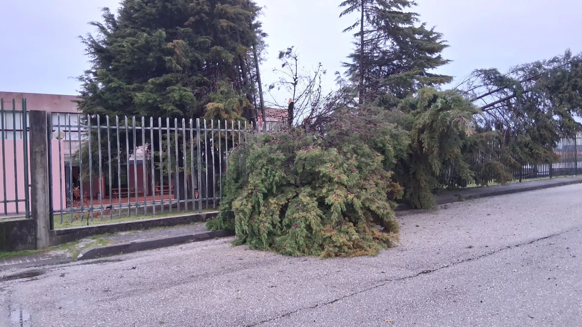 
                    Municípios pedem pacote financeiro para reparar danos das tempestades
                