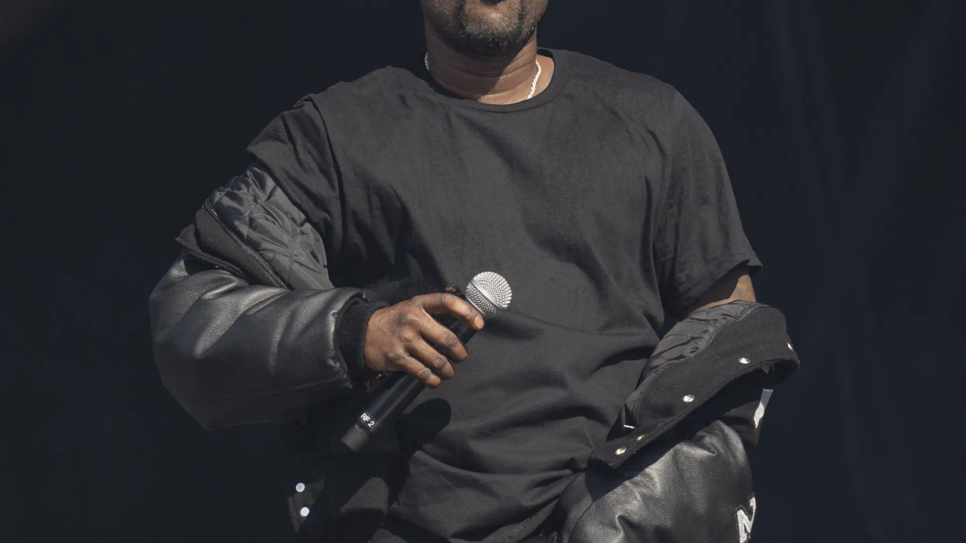 
                    Cantor Ray J, ex de Kim Kardashian, diz que tem pouco tempo de vida
                