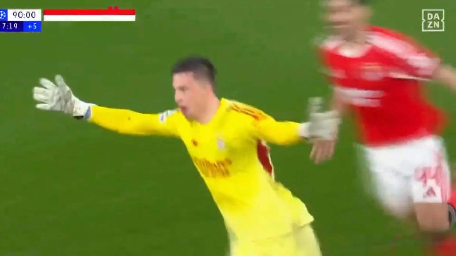 
                    Ver para crer. O golo de Trubin que salvou o Benfica na Liga dos Campeões
                