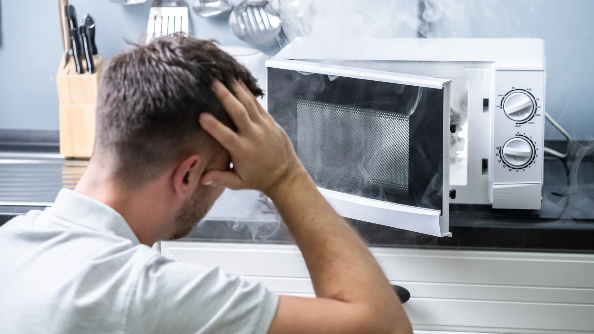 
                    O micro-ondas vai durar muito mais se deixar de fazer estas 12 coisas
                