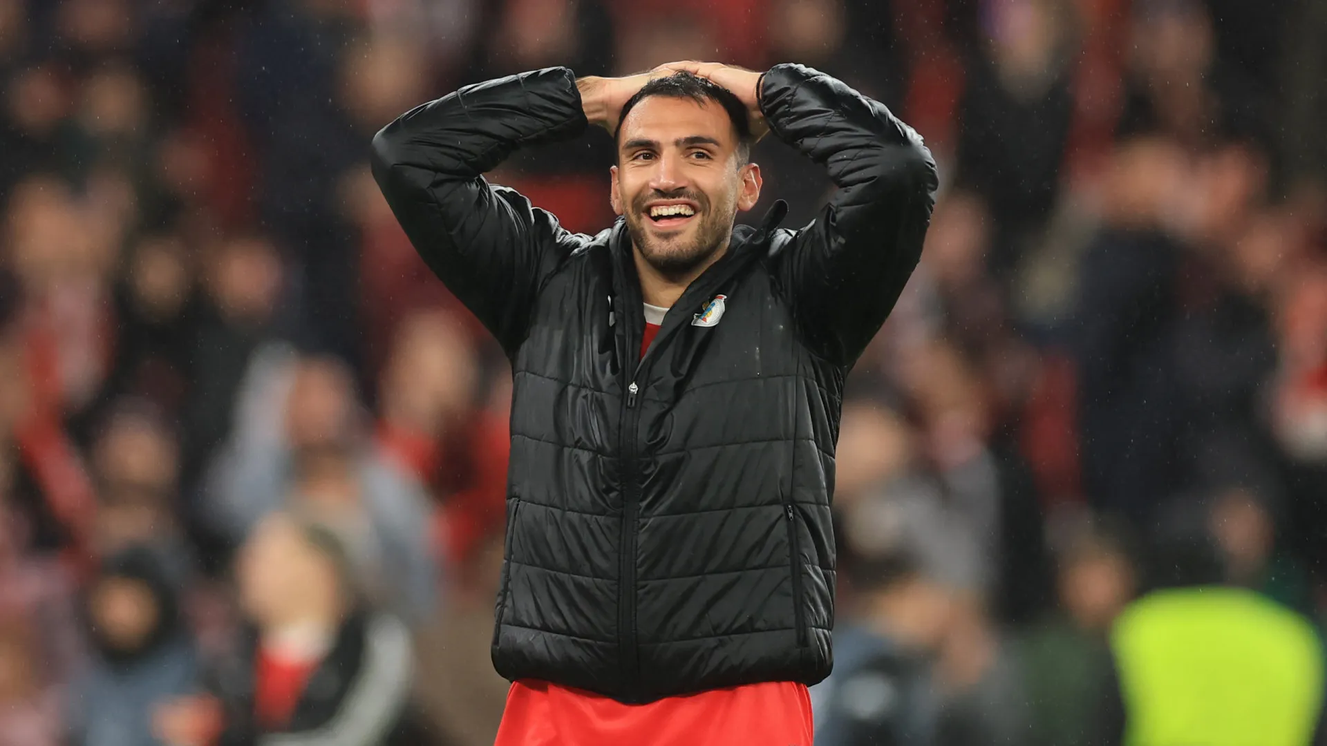 
                    Pavlidis leva as mãos à cabeça com golo de Trubin: 