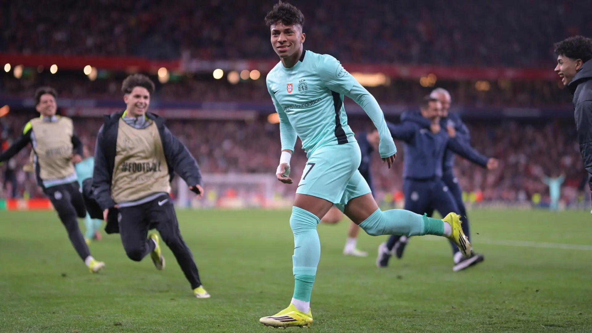 
                    Sporting nos 'oitavos' com recordes de vitórias e golos numa edição
                