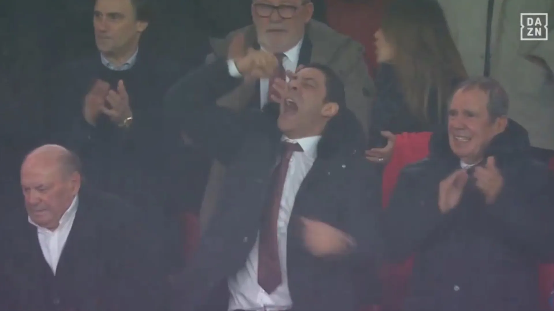 
                    Rui Costa eufórico após golo de Trubin no Benfica-Real Madrid
                