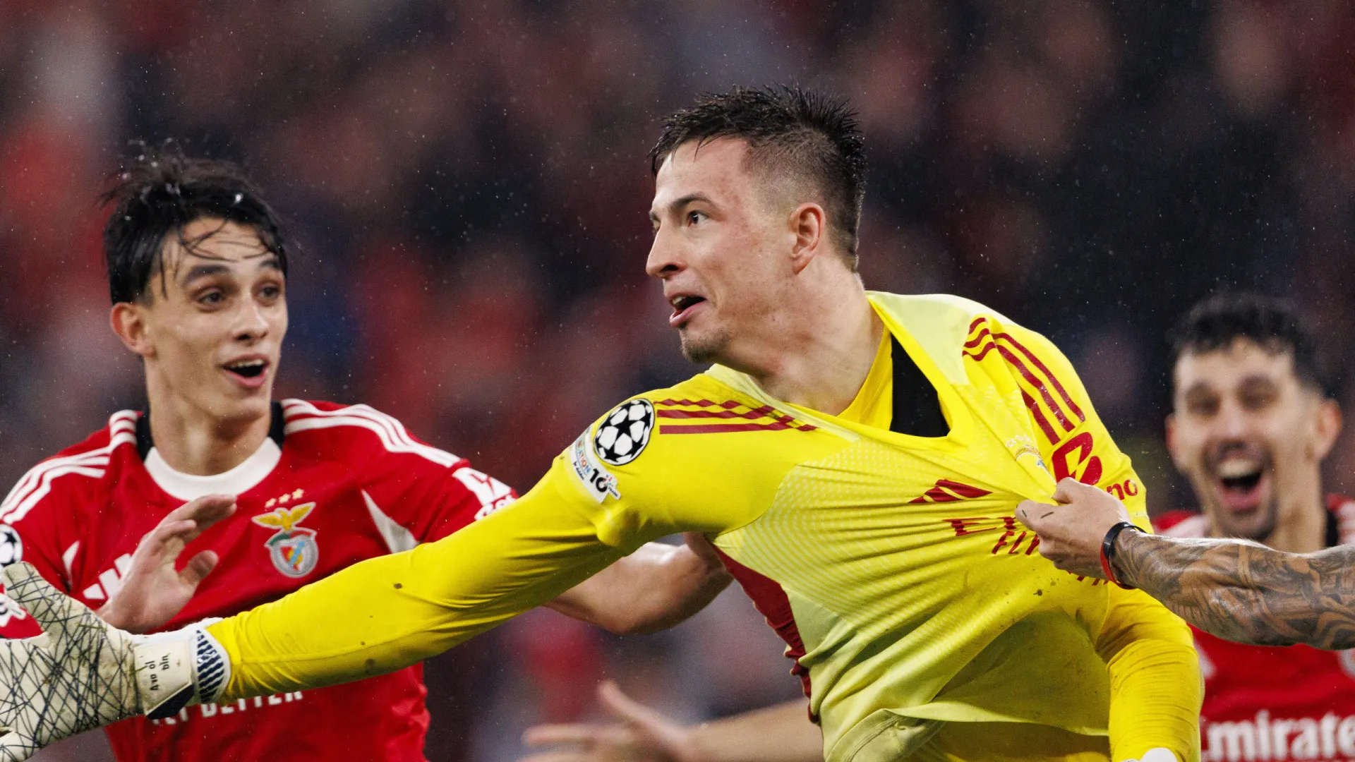 
                    Guardiola sorri e Henry congelado. Mundo enlouqueceu com golo de Trubin
                