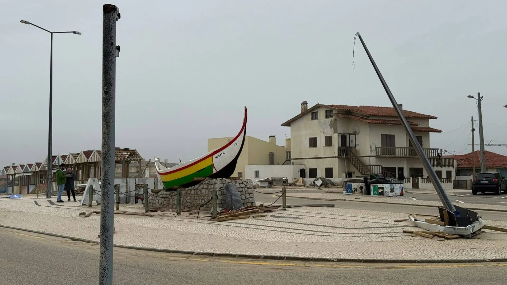 
                    Proteção Civil registou pelo menos 1.220 ocorrências na sexta-feira
                